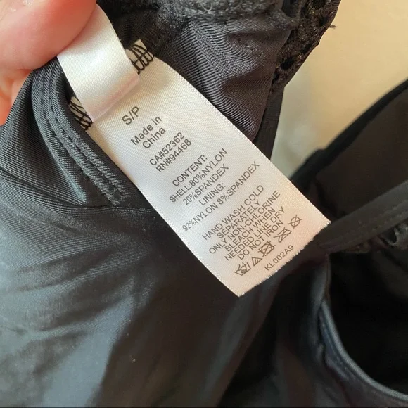 Avec Les Filles Ruffle Top One Piece Swimsuit - Picture 13 of 13